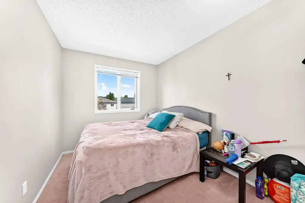 7212 Sierra Morena Boulevard SW Calgary AB T3H 3G5