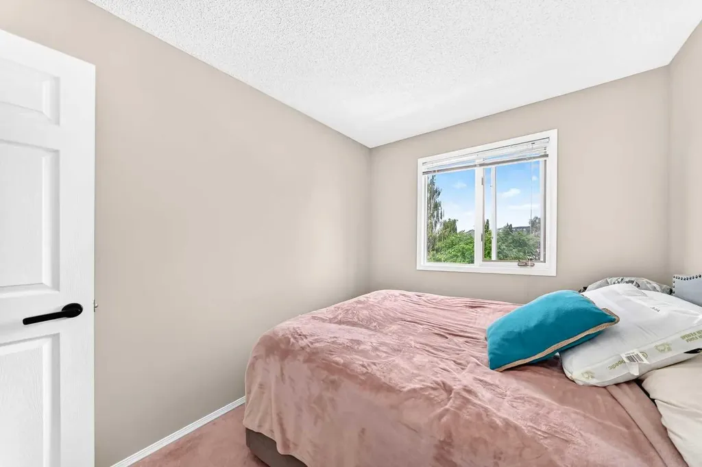 7212 Sierra Morena Boulevard SW Calgary AB T3H 3G5