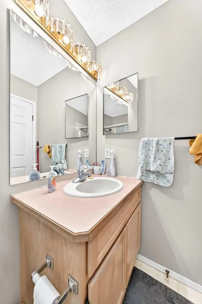 7212 Sierra Morena Boulevard SW Calgary AB T3H 3G5