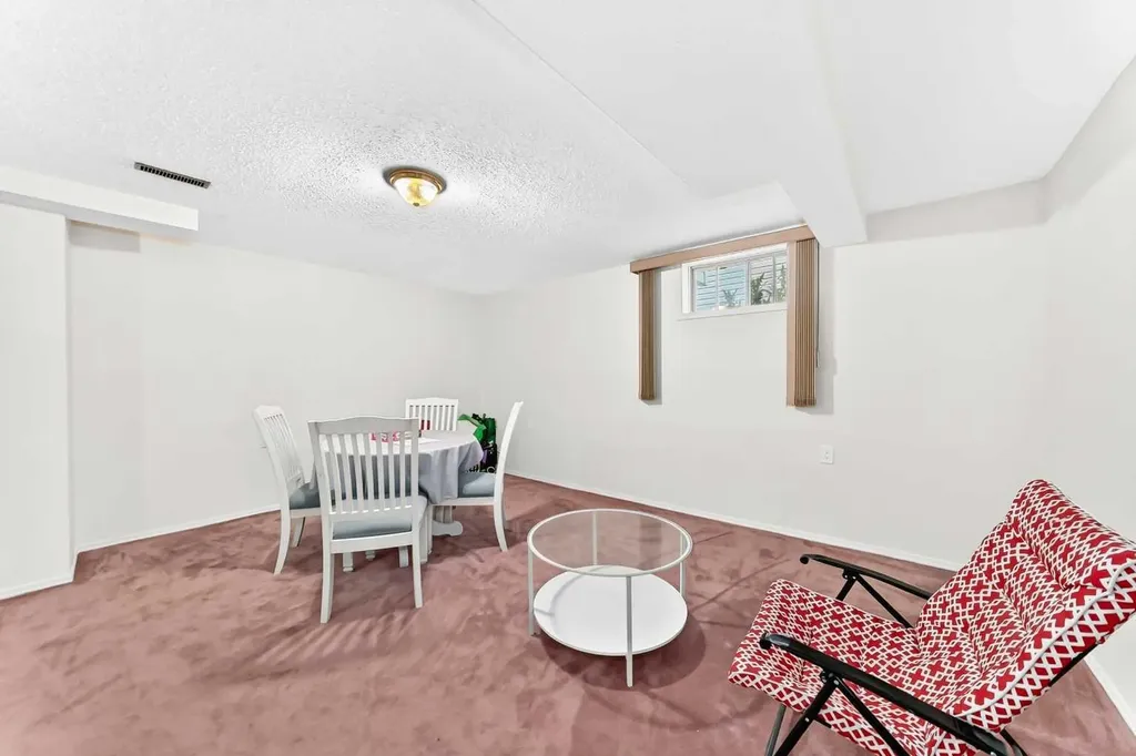 7212 Sierra Morena Boulevard SW Calgary AB T3H 3G5