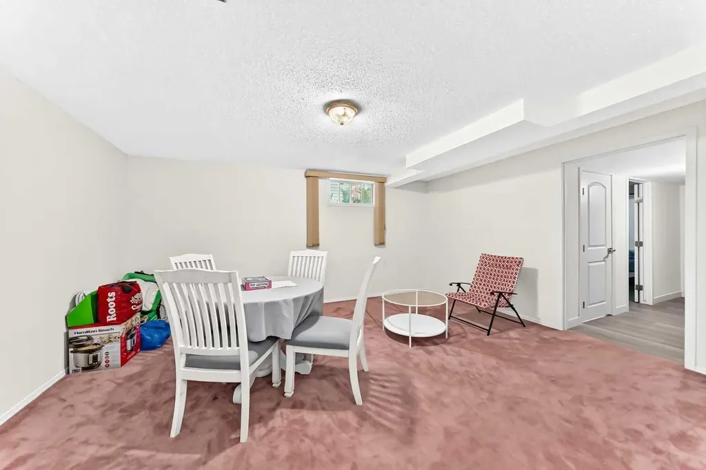 7212 Sierra Morena Boulevard SW Calgary AB T3H 3G5