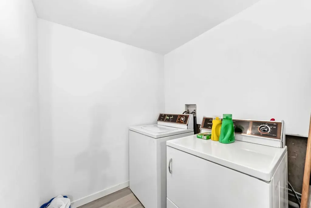 7212 Sierra Morena Boulevard SW Calgary AB T3H 3G5