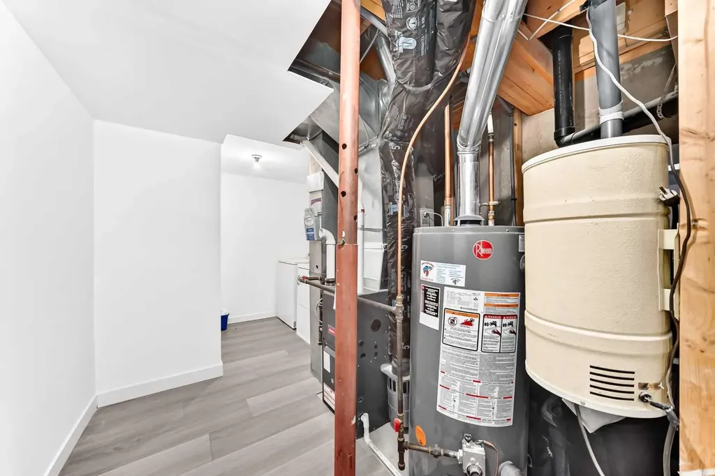 7212 Sierra Morena Boulevard SW Calgary AB T3H 3G5