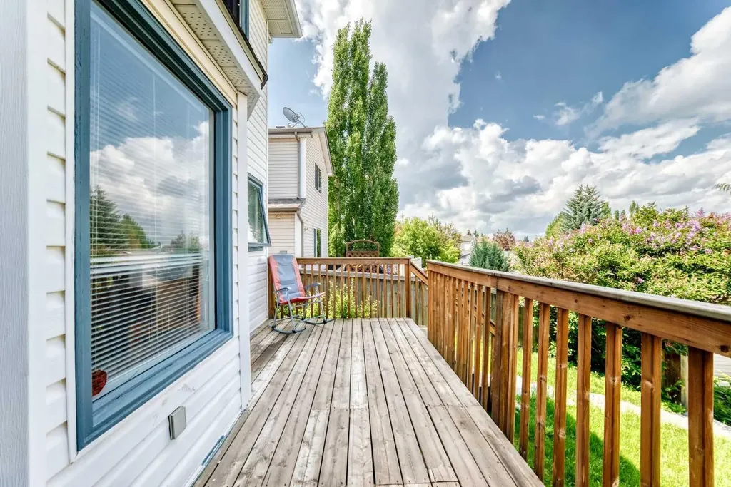 7212 Sierra Morena Boulevard SW Calgary AB T3H 3G5