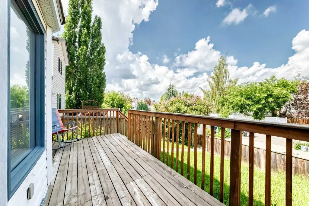 7212 Sierra Morena Boulevard SW Calgary AB T3H 3G5