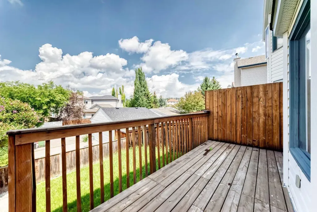 7212 Sierra Morena Boulevard SW Calgary AB T3H 3G5