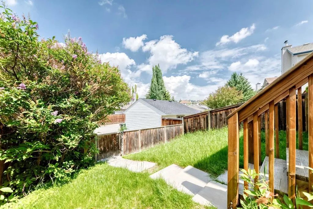 7212 Sierra Morena Boulevard SW Calgary AB T3H 3G5