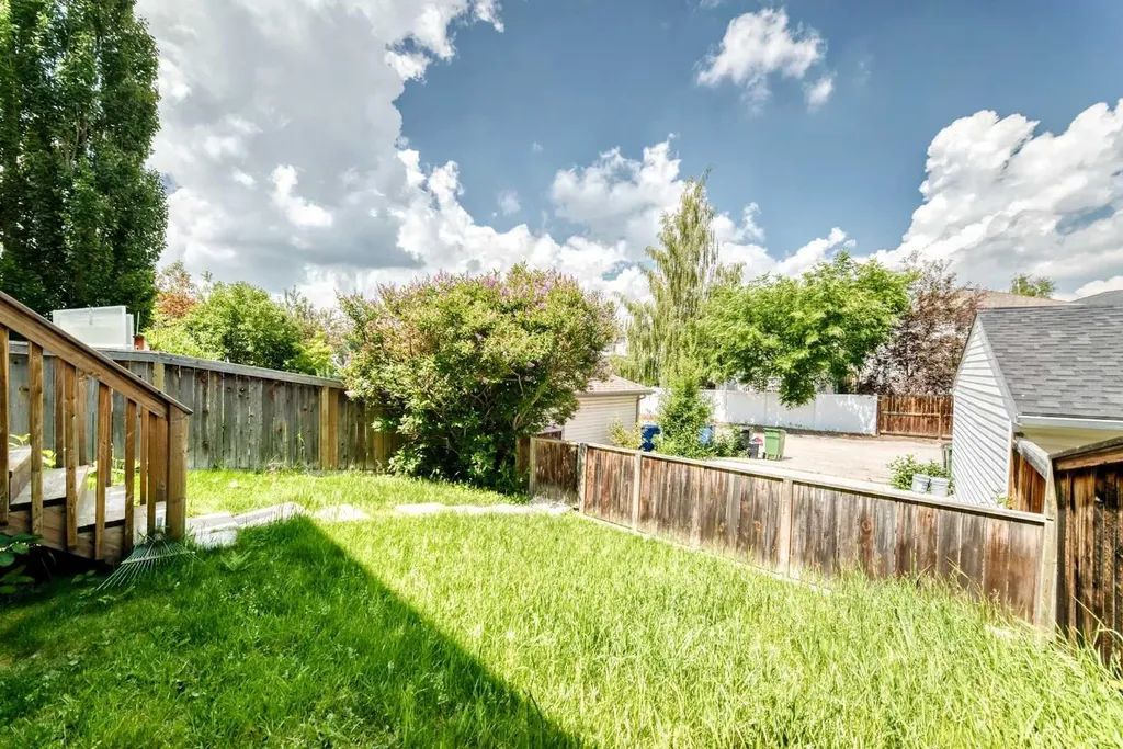 7212 Sierra Morena Boulevard SW Calgary AB T3H 3G5