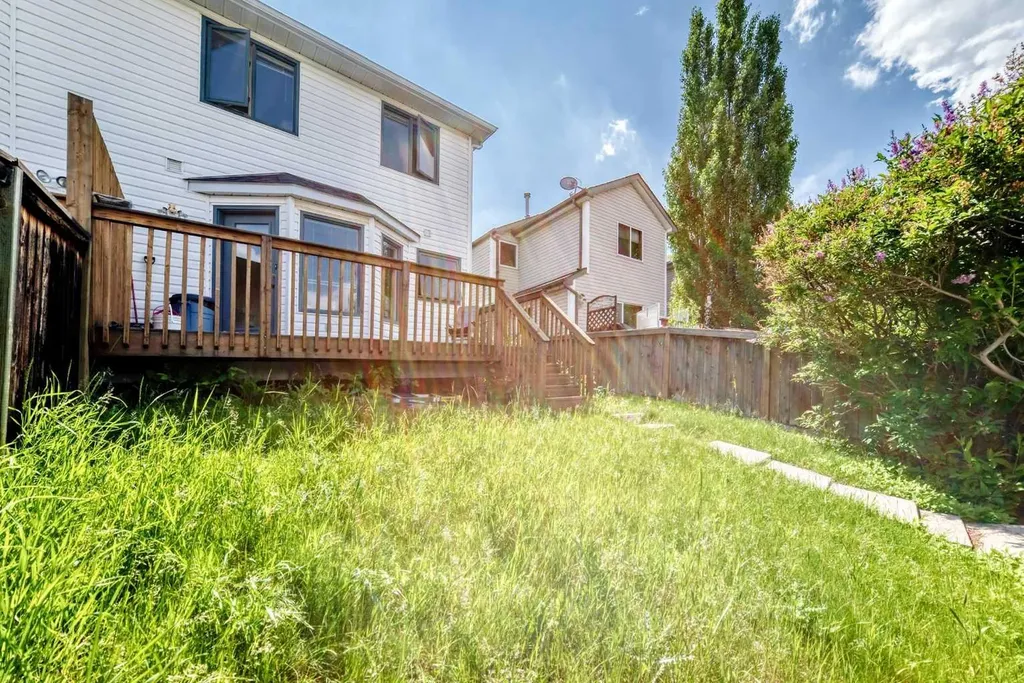7212 Sierra Morena Boulevard SW Calgary AB T3H 3G5