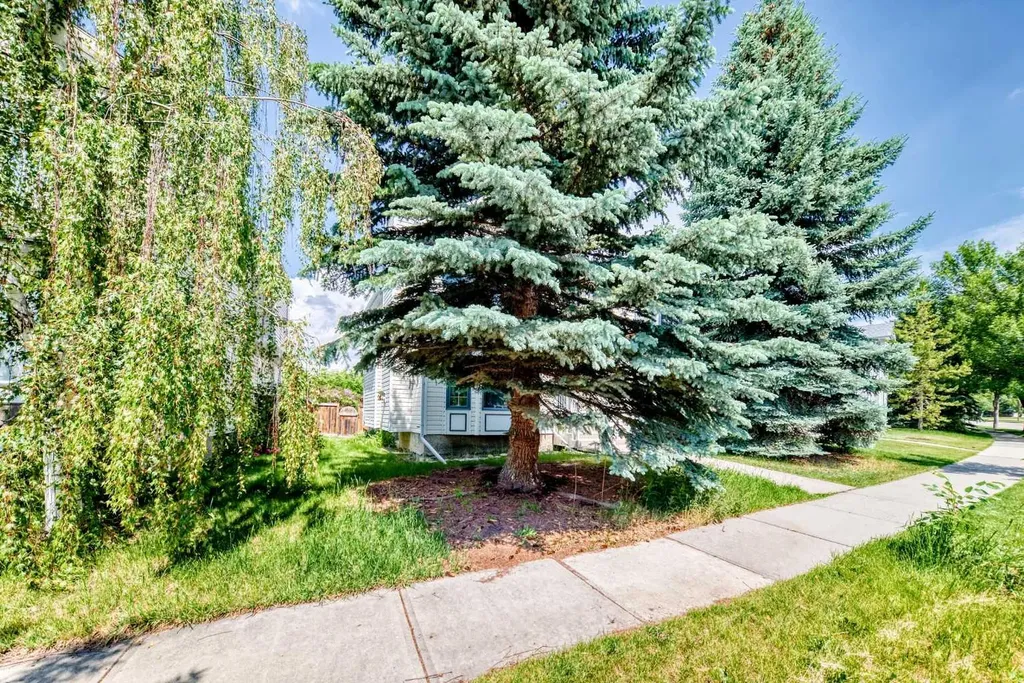 7212 Sierra Morena Boulevard SW Calgary AB T3H 3G5