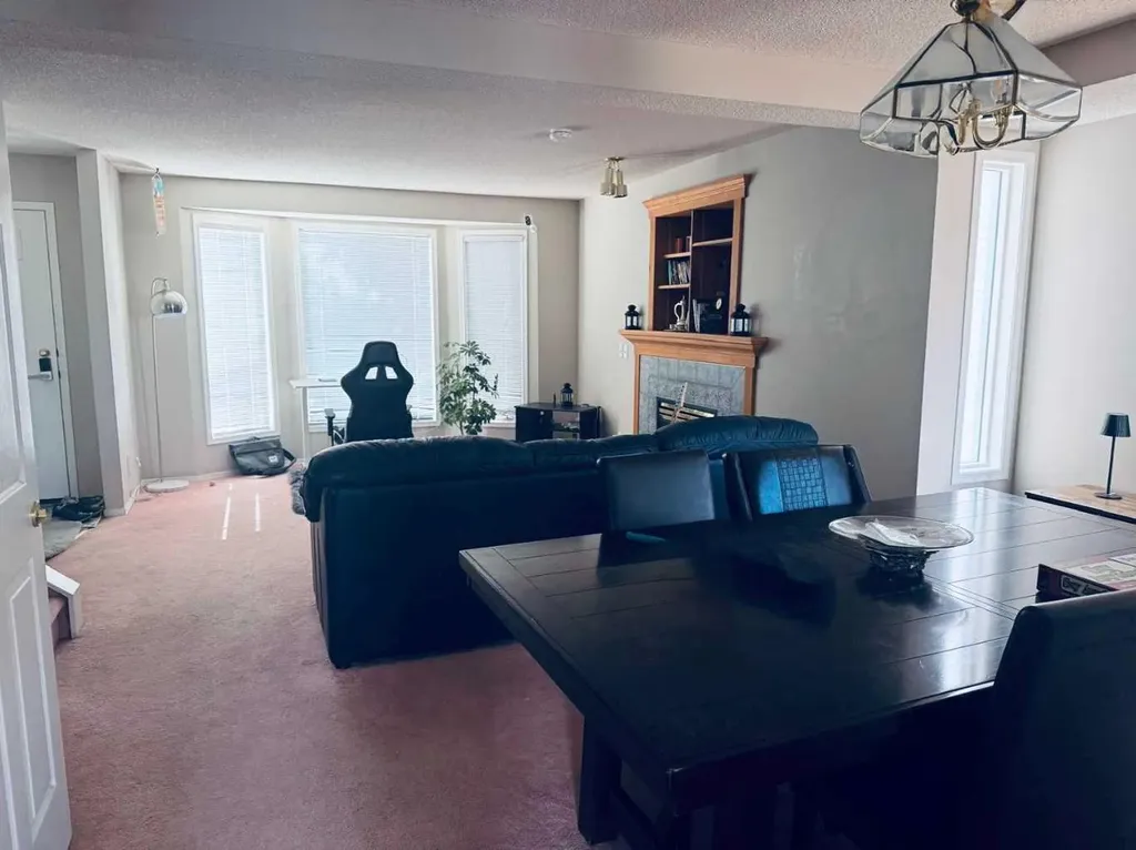 7212 Sierra Morena Boulevard SW Calgary AB T3H 3G5