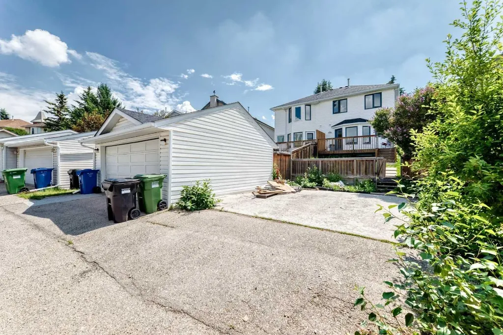 7212 Sierra Morena Boulevard SW Calgary AB T3H 3G5