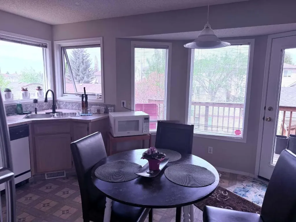 7212 Sierra Morena Boulevard SW Calgary AB T3H 3G5