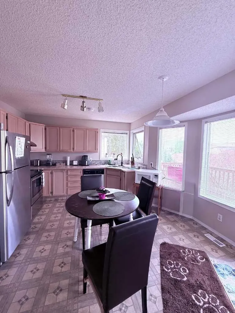 7212 Sierra Morena Boulevard SW Calgary AB T3H 3G5
