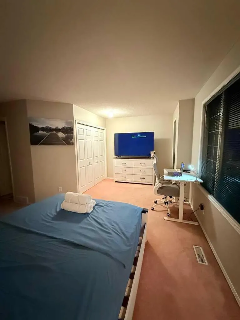 7212 Sierra Morena Boulevard SW Calgary AB T3H 3G5
