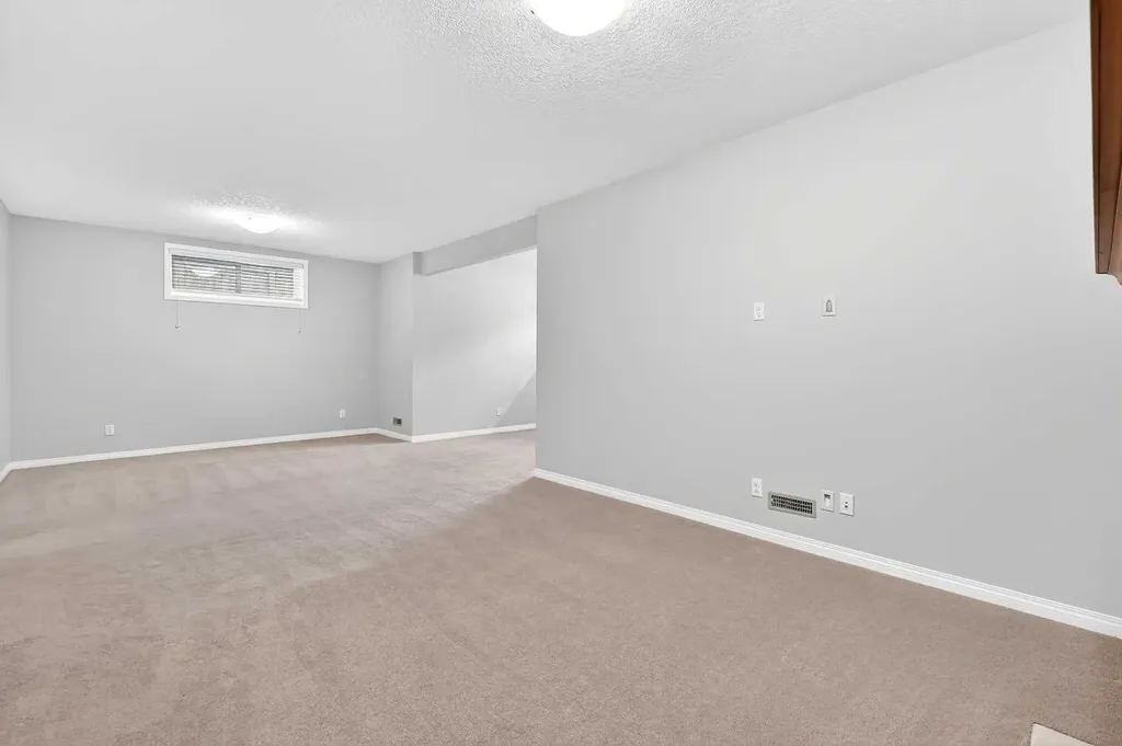 38 Silverado Skies Crescent Calgary AB T2X0J5