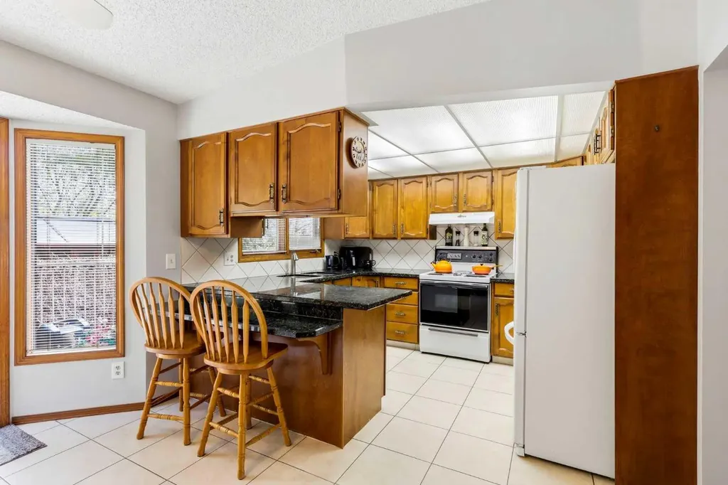 149 Edgehill Drive NW Calgary AB T3A 2W5