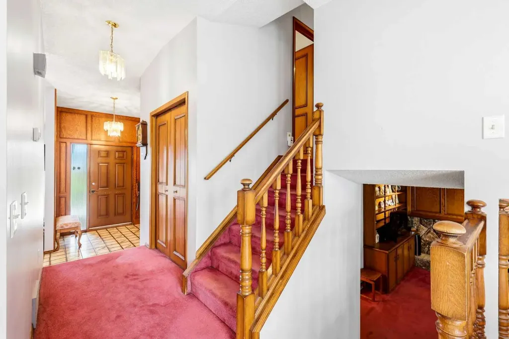 149 Edgehill Drive NW Calgary AB T3A 2W5