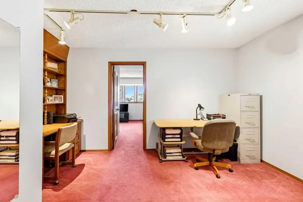 149 Edgehill Drive NW Calgary AB T3A 2W5