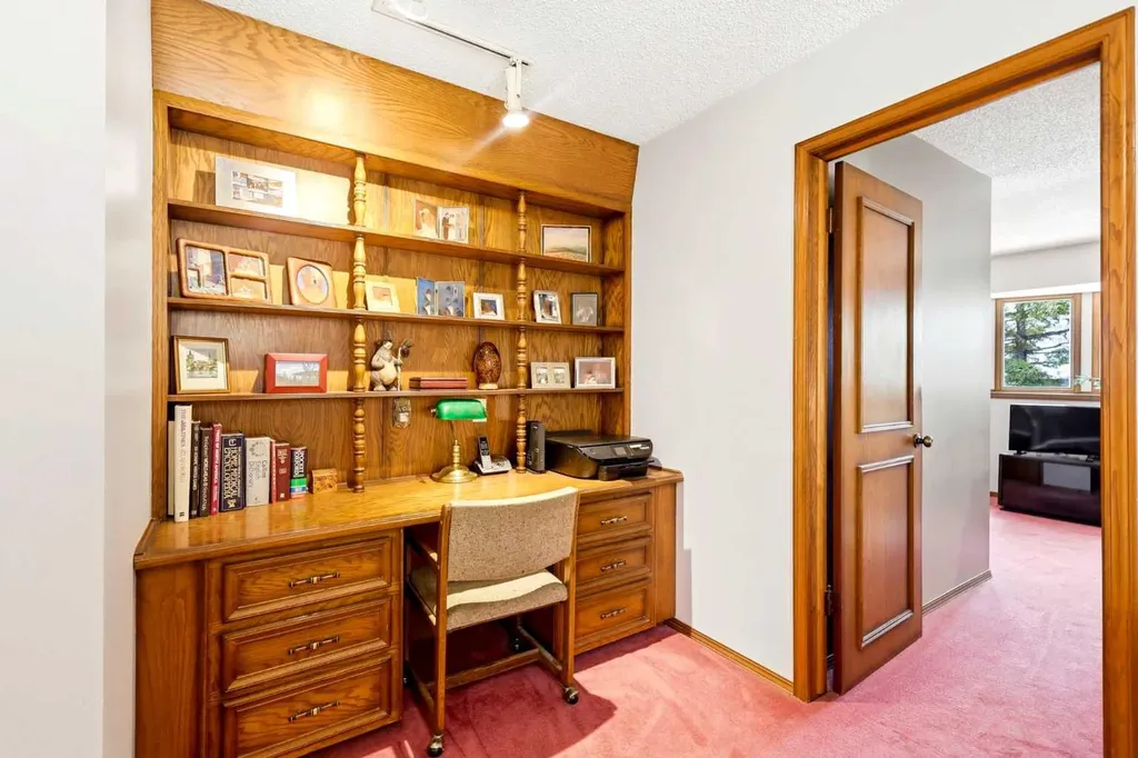 149 Edgehill Drive NW Calgary AB T3A 2W5