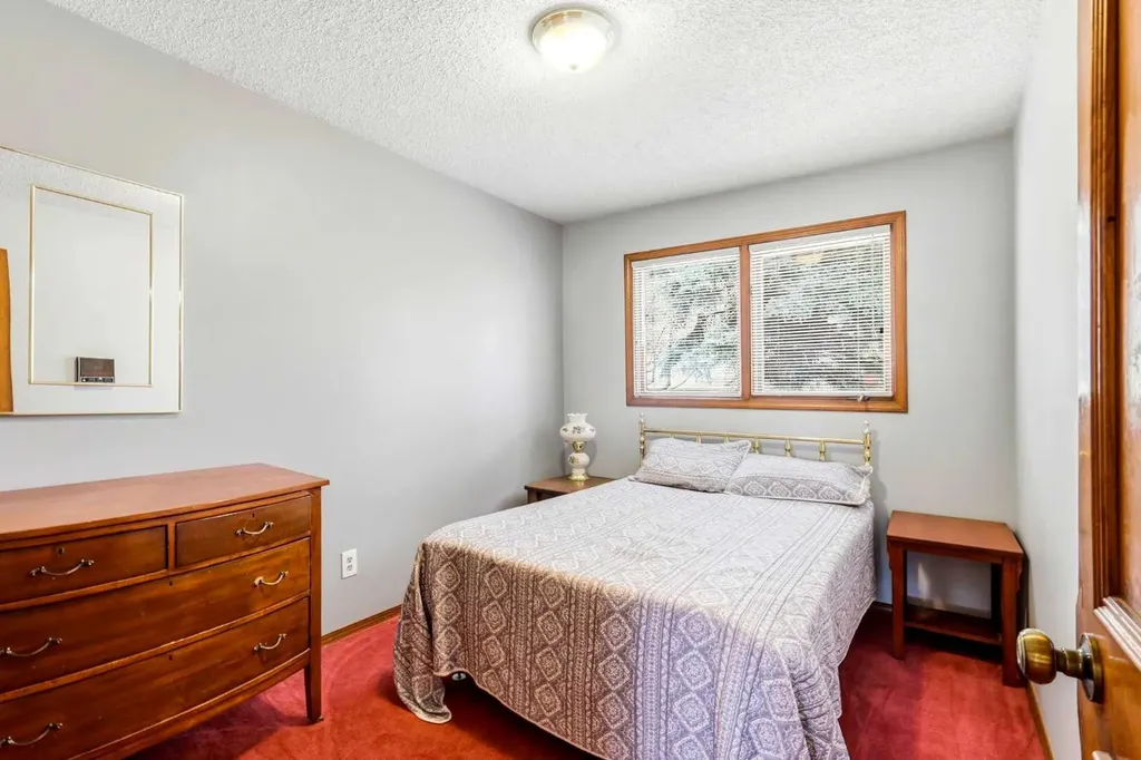 149 Edgehill Drive NW Calgary AB T3A 2W5