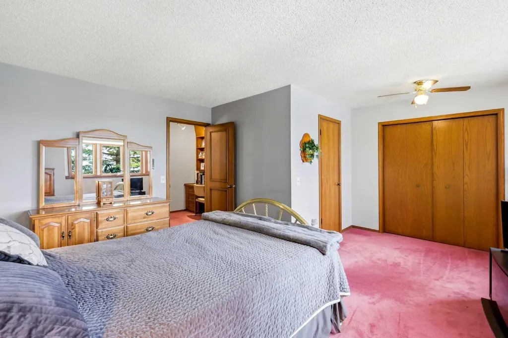 149 Edgehill Drive NW Calgary AB T3A 2W5