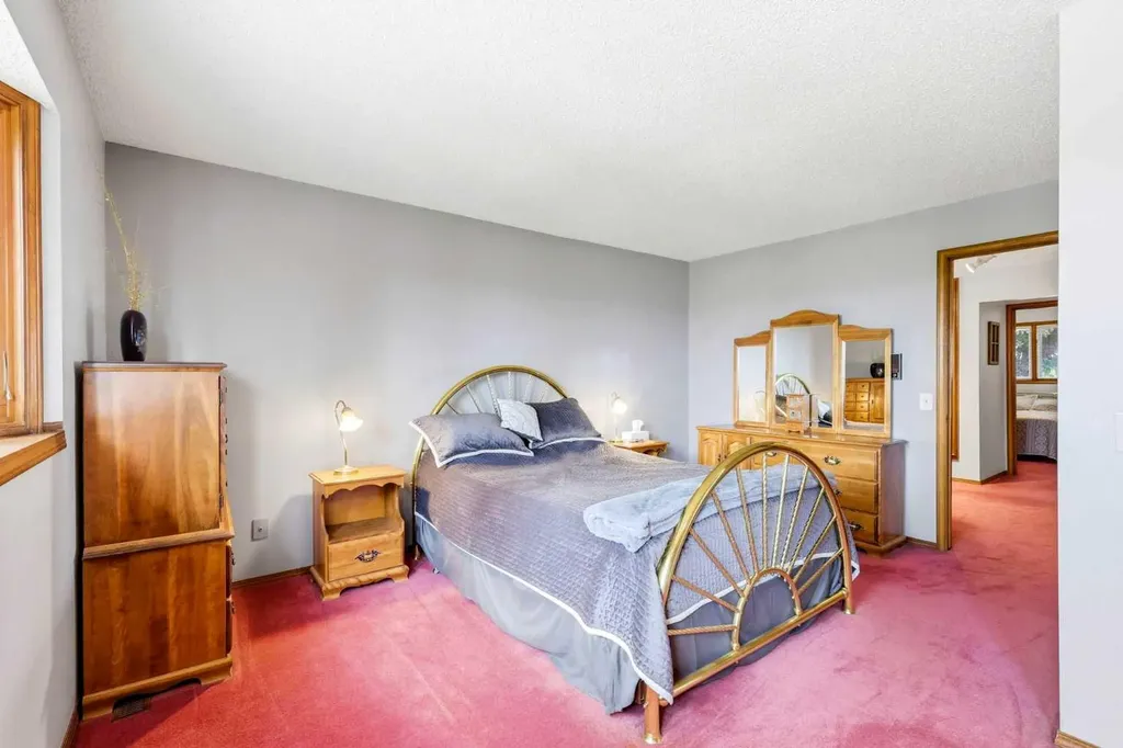 149 Edgehill Drive NW Calgary AB T3A 2W5