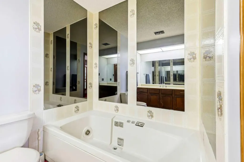 149 Edgehill Drive NW Calgary AB T3A 2W5