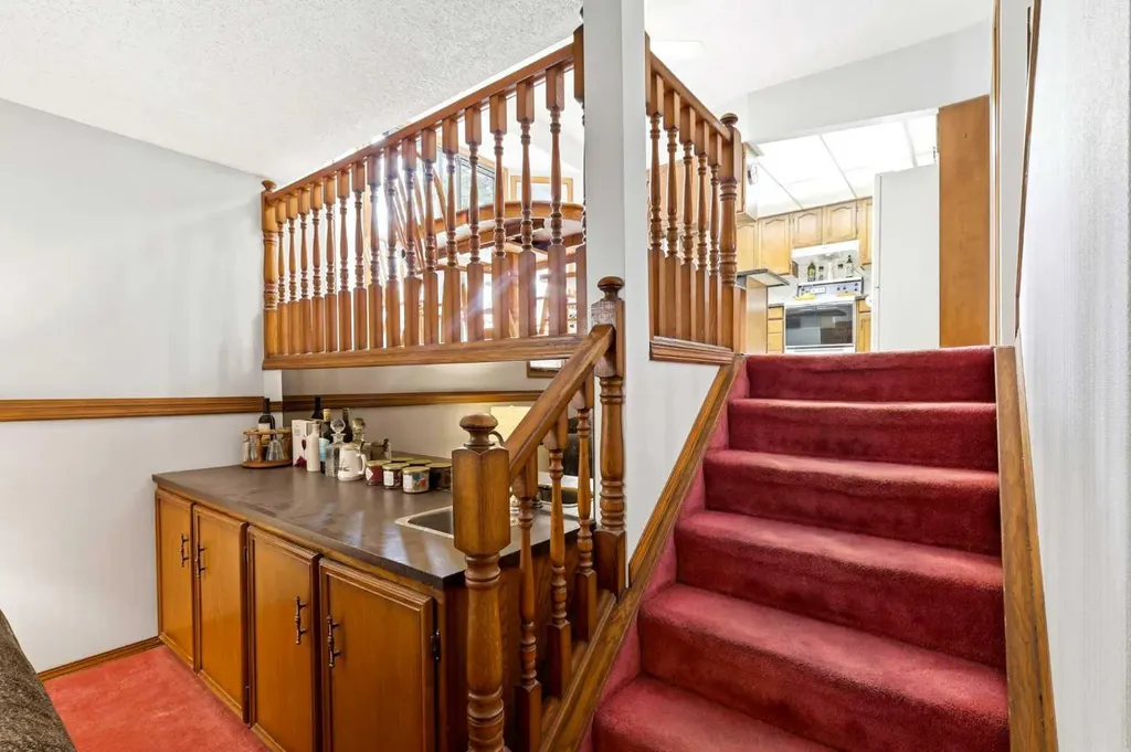 149 Edgehill Drive NW Calgary AB T3A 2W5