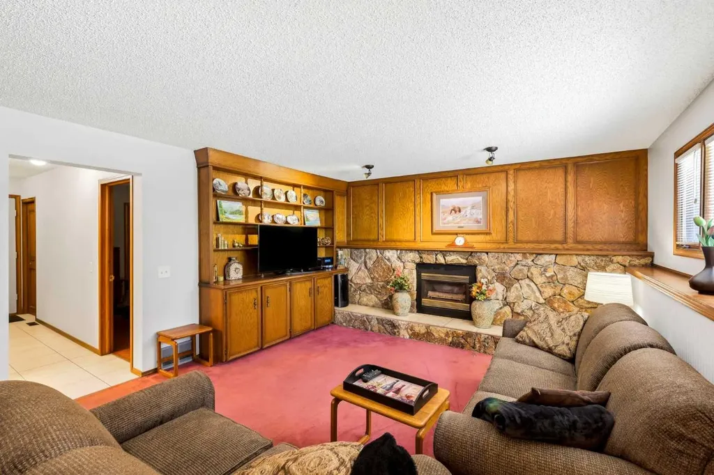 149 Edgehill Drive NW Calgary AB T3A 2W5