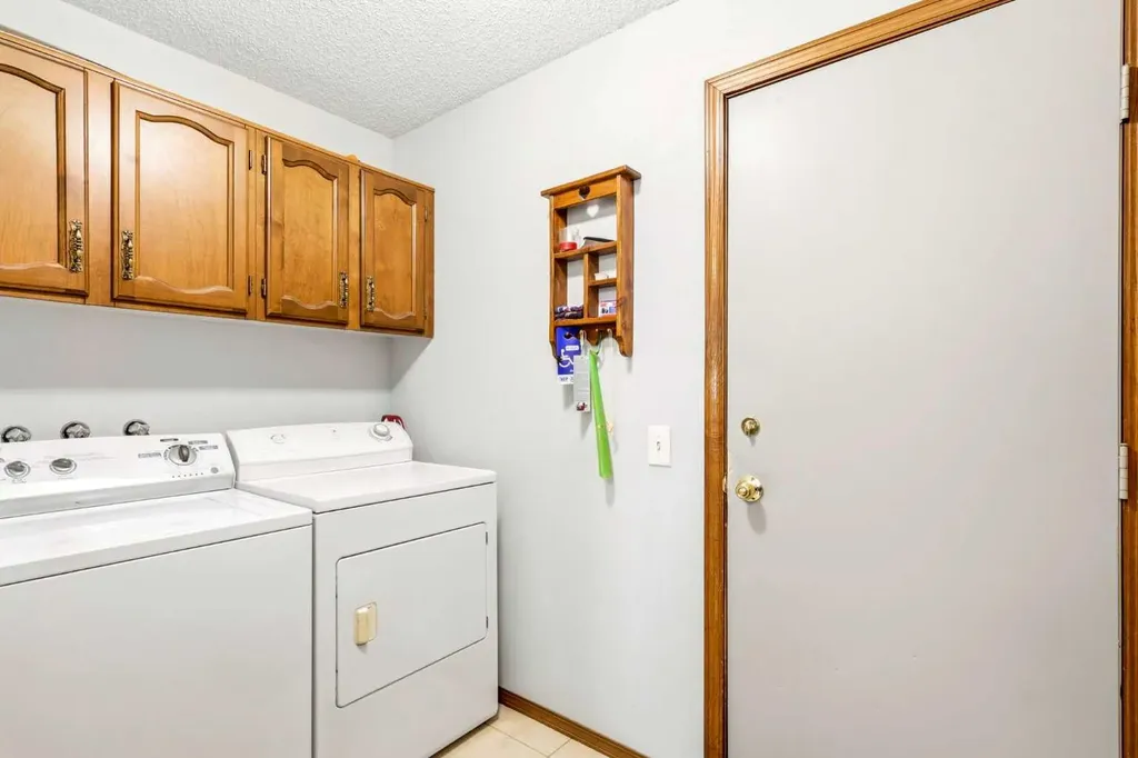 149 Edgehill Drive NW Calgary AB T3A 2W5