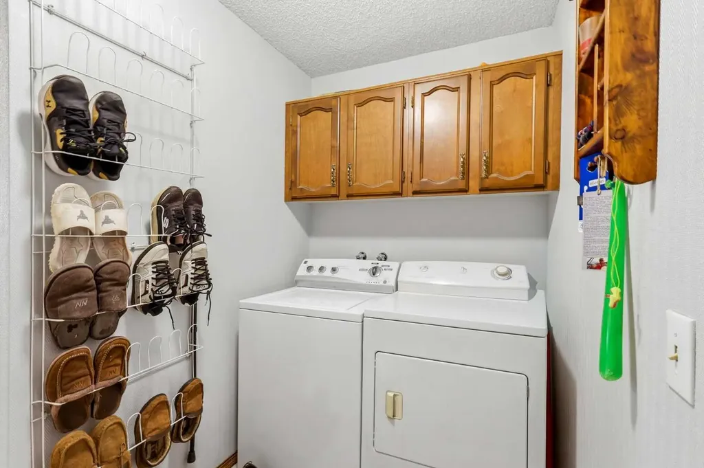 149 Edgehill Drive NW Calgary AB T3A 2W5