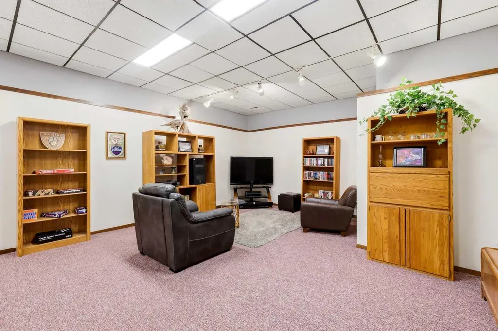 149 Edgehill Drive NW Calgary AB T3A 2W5