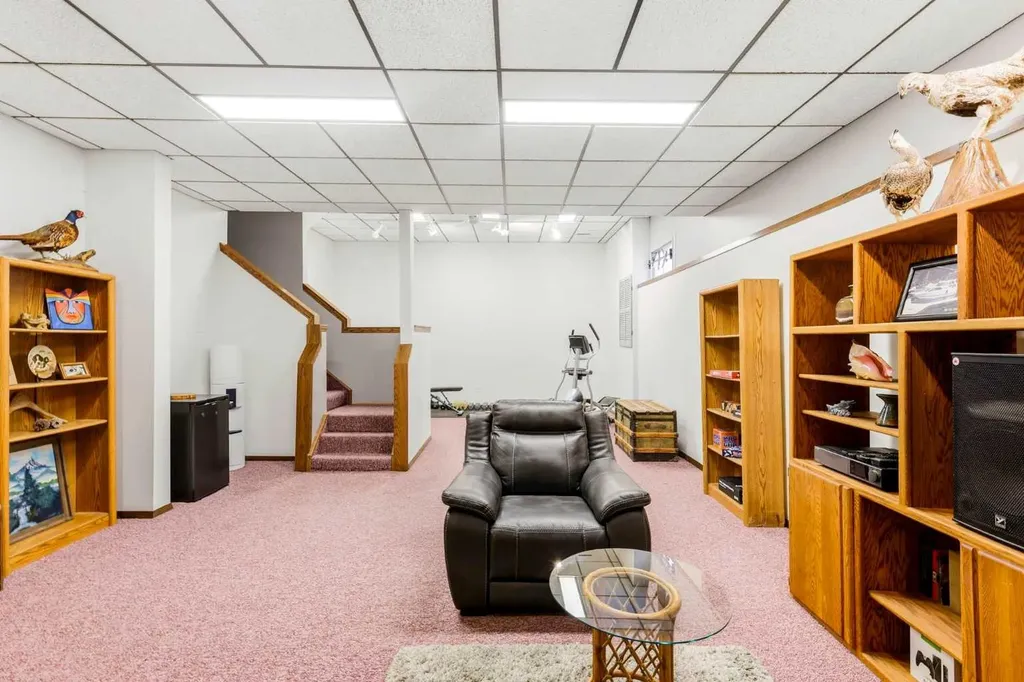 149 Edgehill Drive NW Calgary AB T3A 2W5