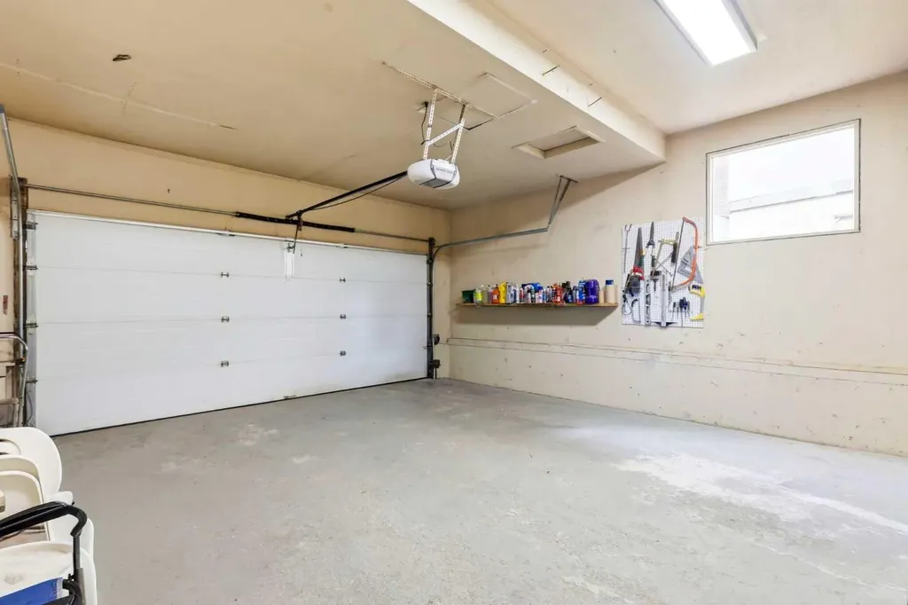 149 Edgehill Drive NW Calgary AB T3A 2W5