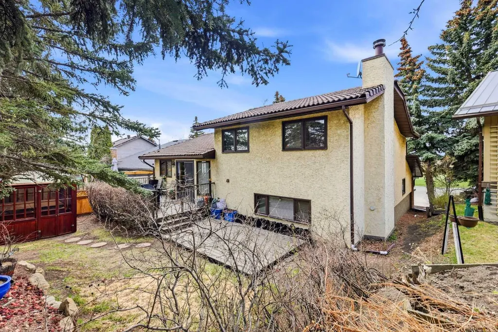 149 Edgehill Drive NW Calgary AB T3A 2W5