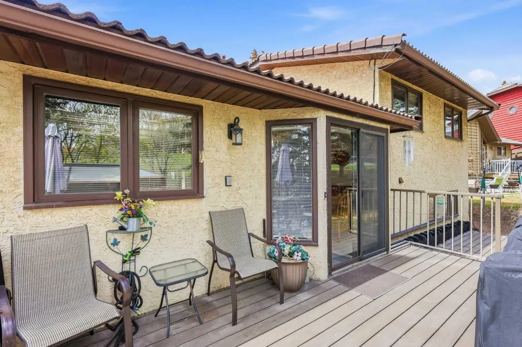 149 Edgehill Drive NW Calgary AB T3A 2W5
