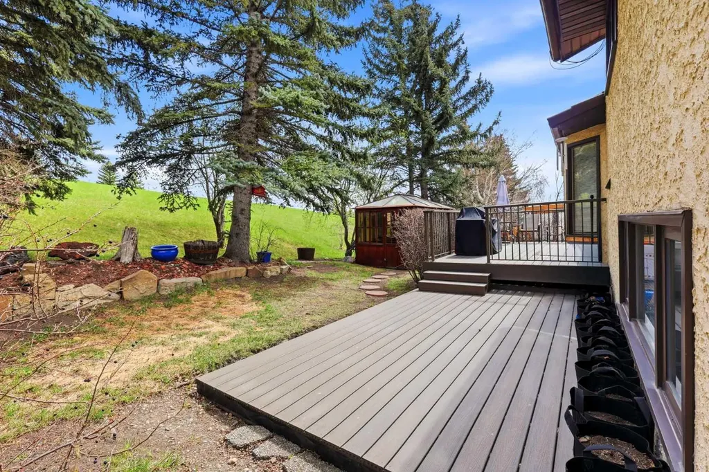 149 Edgehill Drive NW Calgary AB T3A 2W5