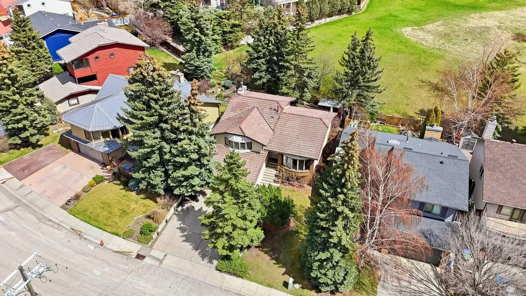 149 Edgehill Drive NW Calgary AB T3A 2W5