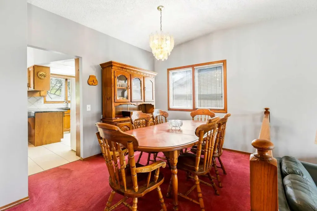 149 Edgehill Drive NW Calgary AB T3A 2W5