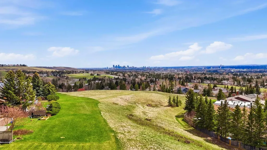 149 Edgehill Drive NW Calgary AB T3A 2W5