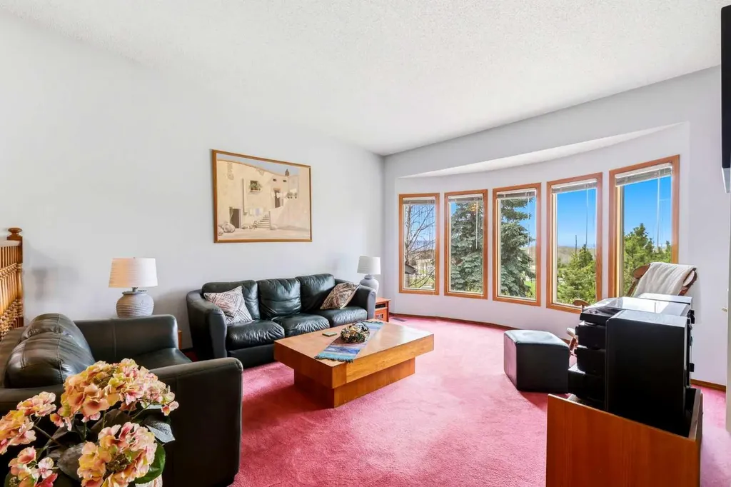 149 Edgehill Drive NW Calgary AB T3A 2W5