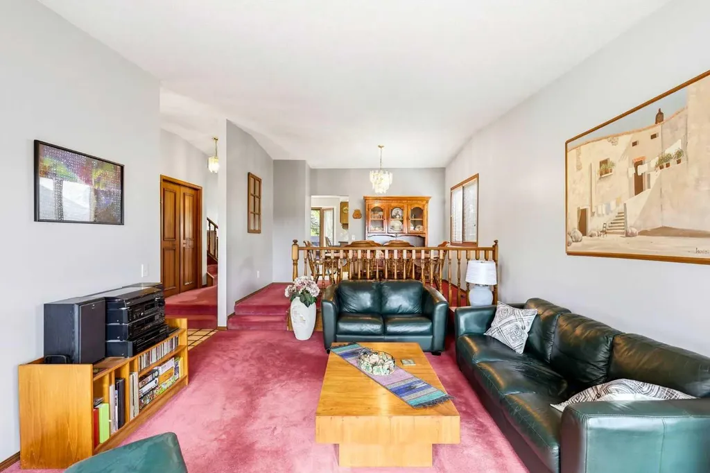 149 Edgehill Drive NW Calgary AB T3A 2W5