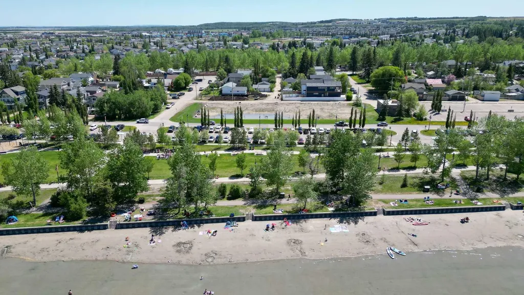 5020 42 Street Sylvan Lake AB T4S 1C1