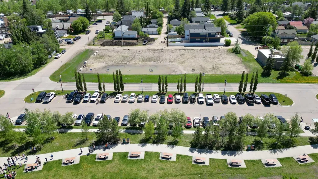 5020 42 Street Sylvan Lake AB T4S 1C1