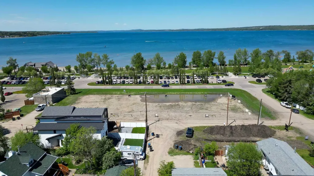 5020 42 Street Sylvan Lake AB T4S 1C1
