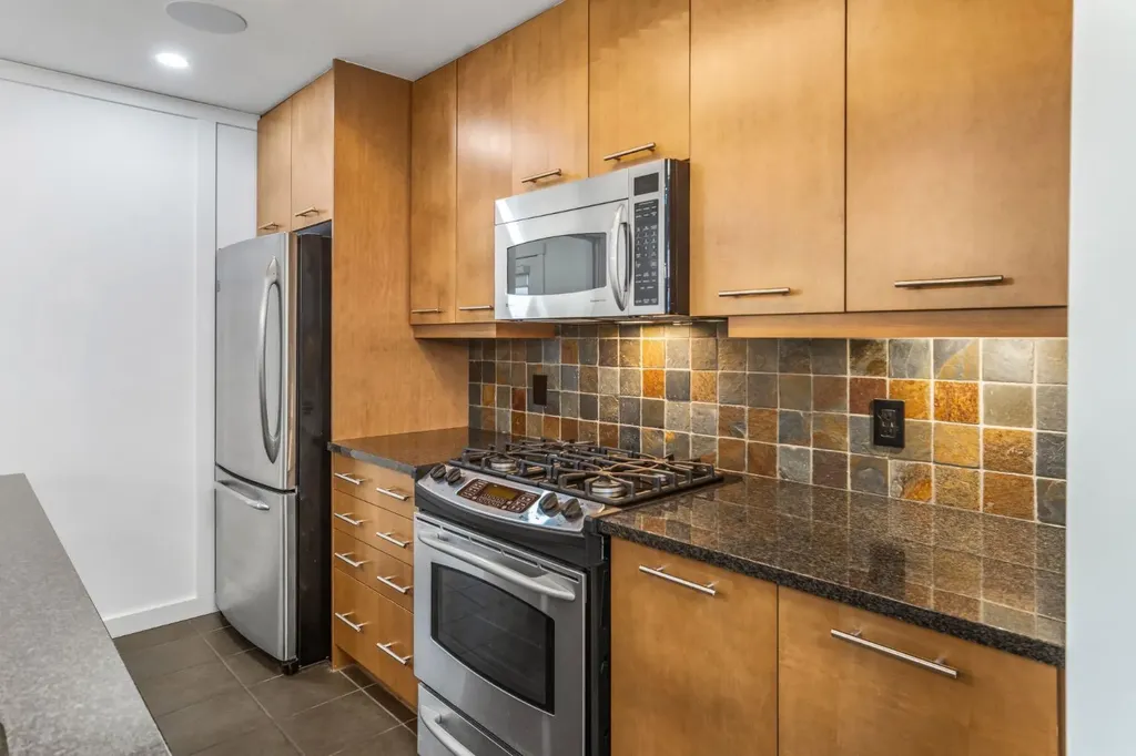 156 9 Street NE Calgary AB T2E 0P4