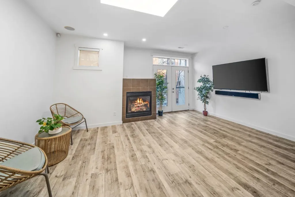 156 9 Street NE Calgary AB T2E 0P4