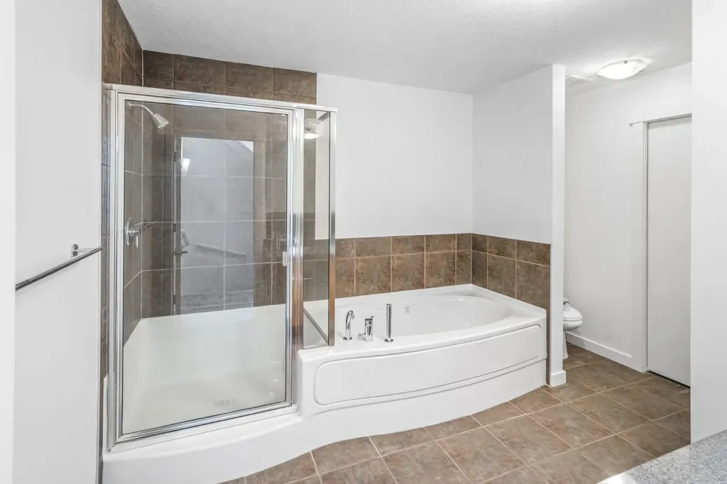 156 9 Street NE Calgary AB T2E 0P4