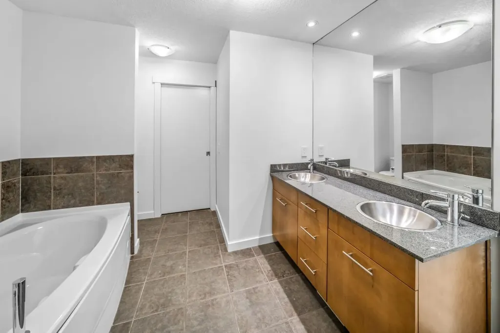 156 9 Street NE Calgary AB T2E 0P4